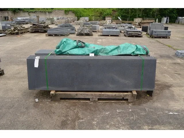17 granieten platen verzoet zwart 240x60x3 (24,48m2) - afbeelding 1 van  6
