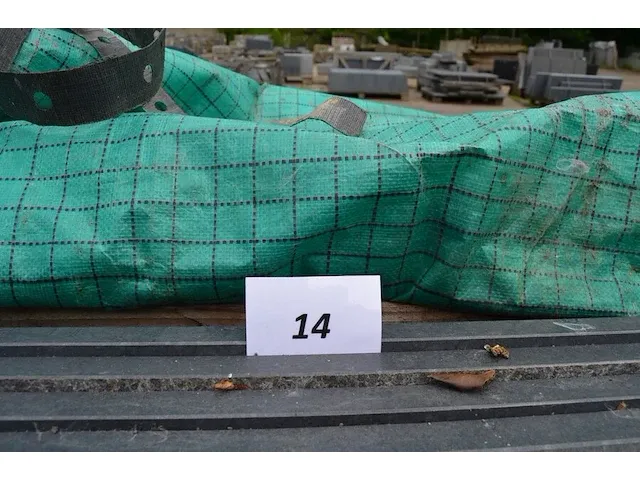 17 granieten platen verzoet zwart 240x60x3 (24,48m2) - afbeelding 2 van  6