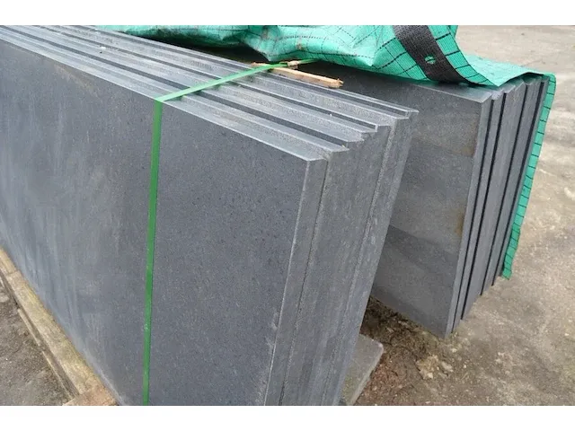 17 granieten platen verzoet zwart 240x60x3 (24,48m2) - afbeelding 4 van  6