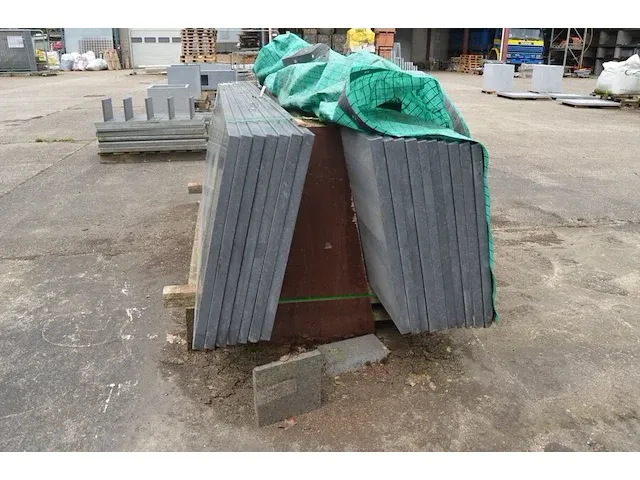 17 granieten platen verzoet zwart 240x60x3 (24,48m2) - afbeelding 5 van  6