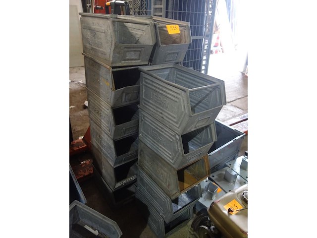 17 metalen bakken - afbeelding 1 van  3