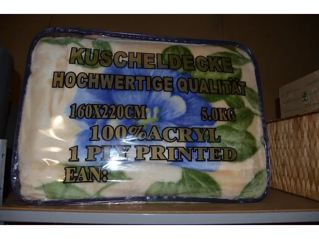 17 sierstukken, 2 dekens, rieten mand, kersenpitkussen - afbeelding 7 van  8