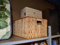17 sierstukken, 2 dekens, rieten mand, kersenpitkussen - afbeelding 8 van  8