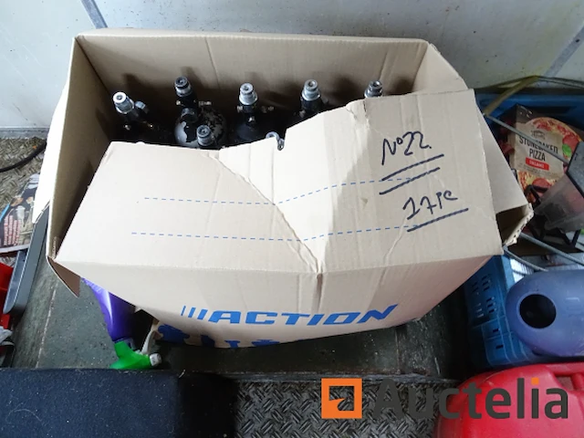 17 verlopen lanceercilinders - afbeelding 2 van  2