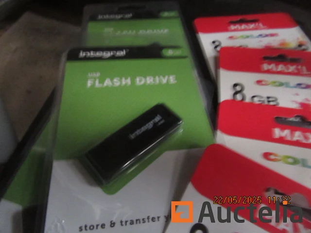 17 x 8 gb usb-flashstation - afbeelding 4 van  4