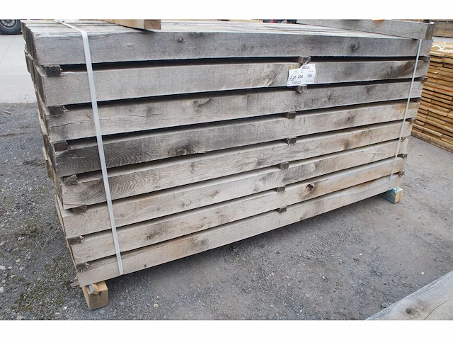 1.76 m³ industrieel eiken balken 100x200 - afbeelding 1 van  5