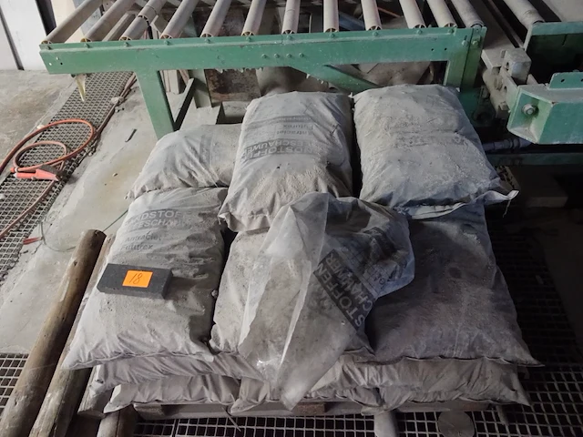17x 25kg antraciet kolen - afbeelding 2 van  3