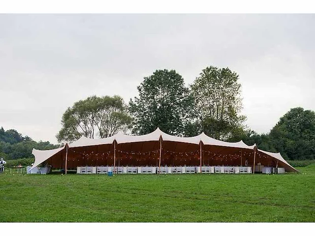 17x18,5m witte stretch tentzeil - afbeelding 1 van  4