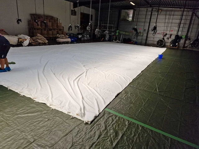 17x18,5m witte stretch tentzeil - afbeelding 2 van  4