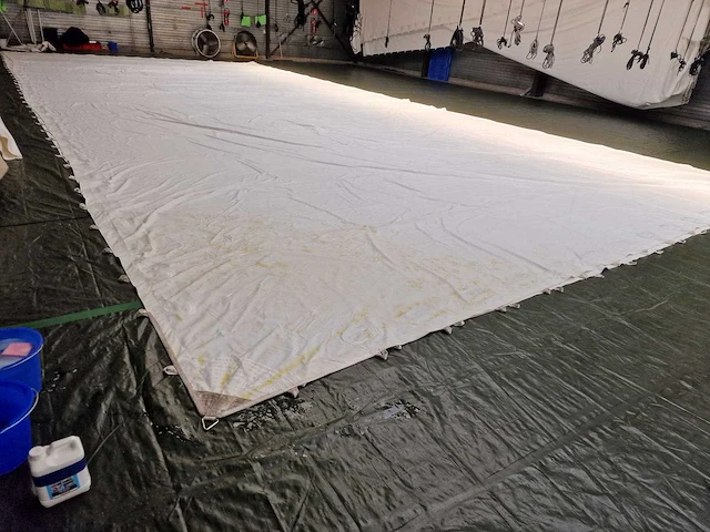 17x18,5m witte stretch tentzeil - afbeelding 4 van  4