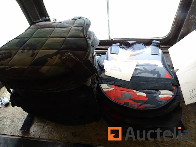 18 borstbeschermers (militaire stijl), 9 diverse borstbeschermers - afbeelding 1 van  6