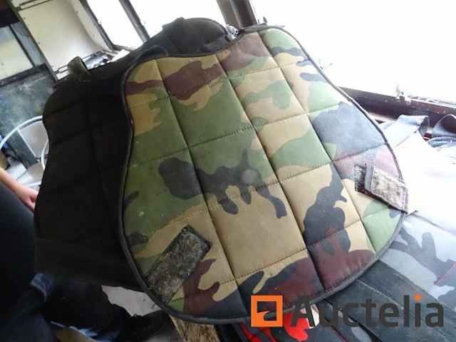 18 borstbeschermers (militaire stijl), 9 diverse borstbeschermers - afbeelding 5 van  6