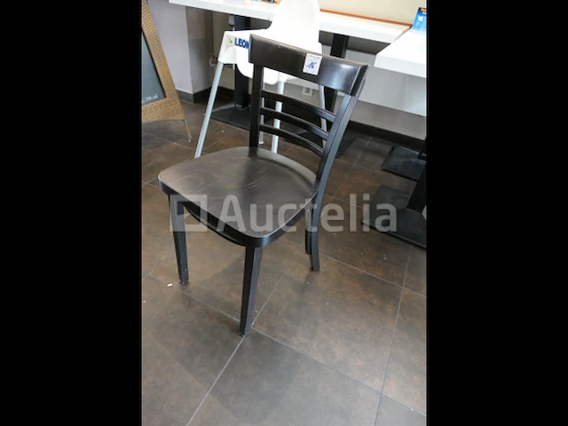18 dearend niet-stapelbare beukenhouten stoelen - afbeelding 1 van  5