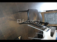 18 dearend niet-stapelbare beukenhouten stoelen - afbeelding 2 van  5