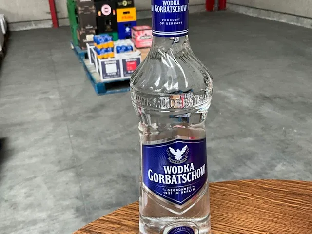 18 diverse flessen vodka eristoff, wyborowa, gorbatschow - afbeelding 6 van  7
