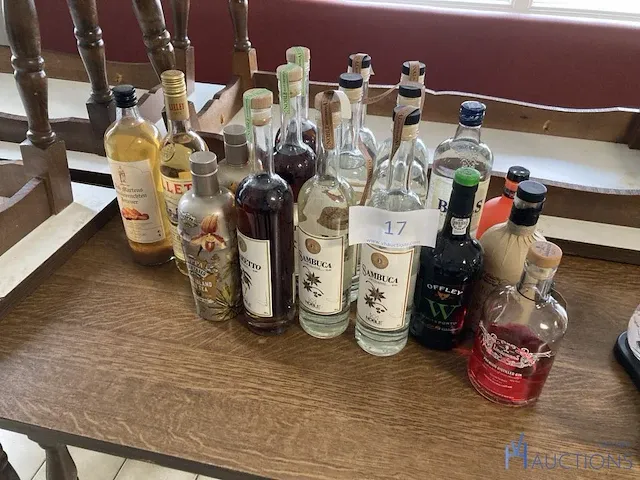 18 diverse geestrijke dranken - afbeelding 1 van  8