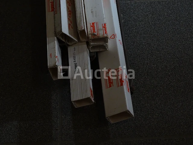 18 diversen legrand trunking - diversen - afbeelding 3 van  4