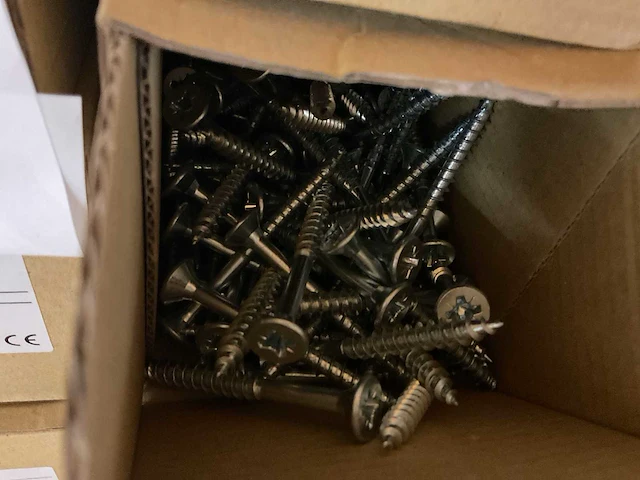 18 dozen spaanderplaatschroeven - afbeelding 2 van  6