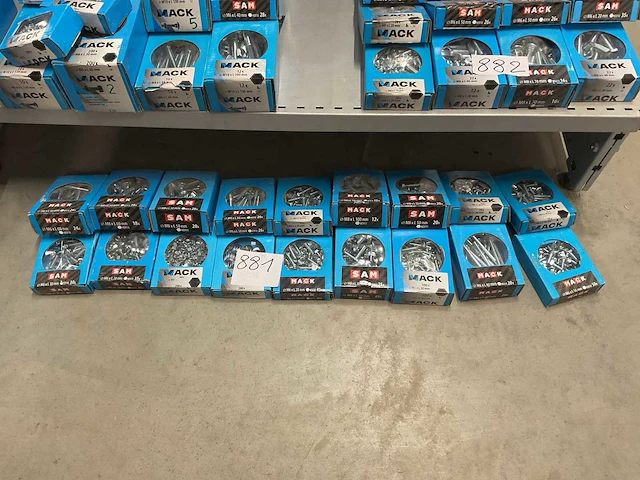 18 dozen tapbouten met moer; moeren - afbeelding 1 van  6