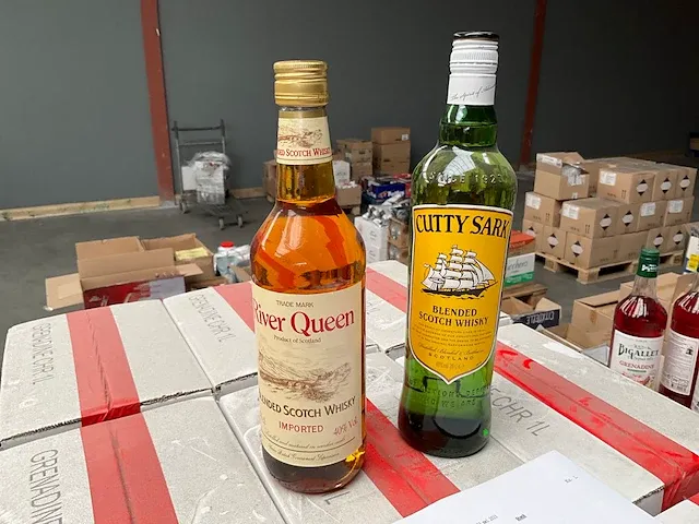 18 flessen whiskey river queen, cutty sark - afbeelding 1 van  4