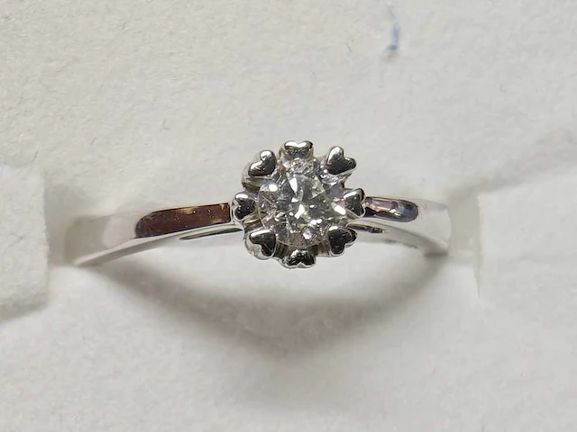 18 kt witgouden ring met solitaire natuurlijke diamant - afbeelding 2 van  11