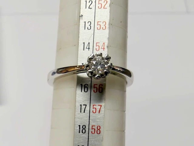 18 kt witgouden ring met solitaire natuurlijke diamant - afbeelding 4 van  11