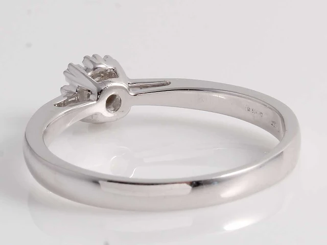 18 kt witgouden ring met solitaire natuurlijke diamant - afbeelding 9 van  11