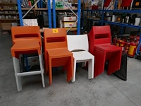 18 stapelbare stoelen + 5 barkrukken sai - afbeelding 1 van  7