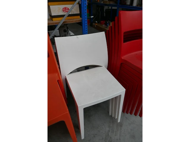 18 stapelbare stoelen + 5 barkrukken sai - afbeelding 5 van  7