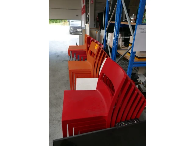 18 stapelbare stoelen + 5 barkrukken sai - afbeelding 7 van  7
