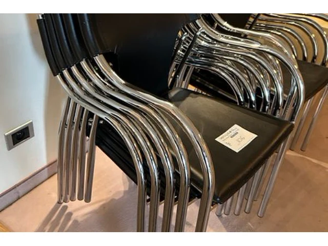 18 stoelen - afbeelding 2 van  3