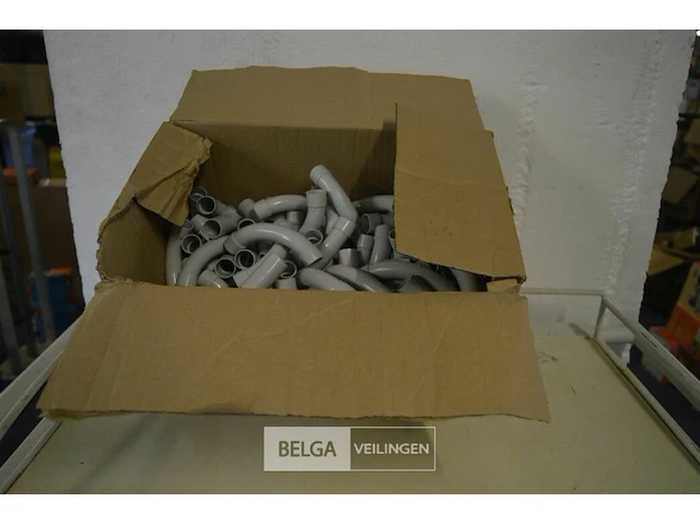 ±180st doos pvc bochten 5/8 - afbeelding 3 van  3