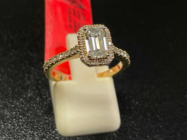 18k geelgouden hallo en pave ring met 1.23 ct emerald diamant - e/vvs - afbeelding 1 van  3