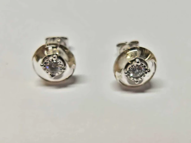 18kt white gold diamond earring - pure clear - afbeelding 3 van  3