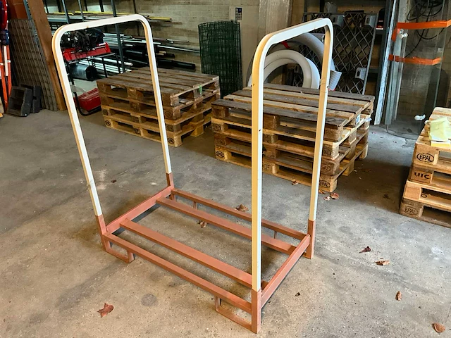 18x europallet + metalen pallet - afbeelding 1 van  3