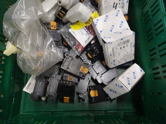 18x stapelbare kunststof bak + inhoud - afbeelding 22 van  50