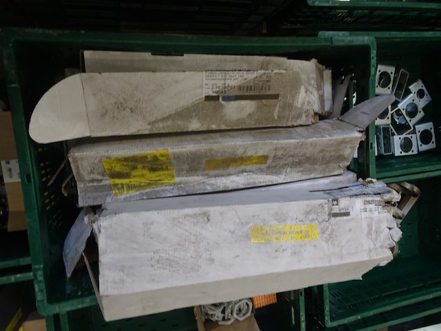 18x stapelbare kunststof bak + inhoud - afbeelding 26 van  50