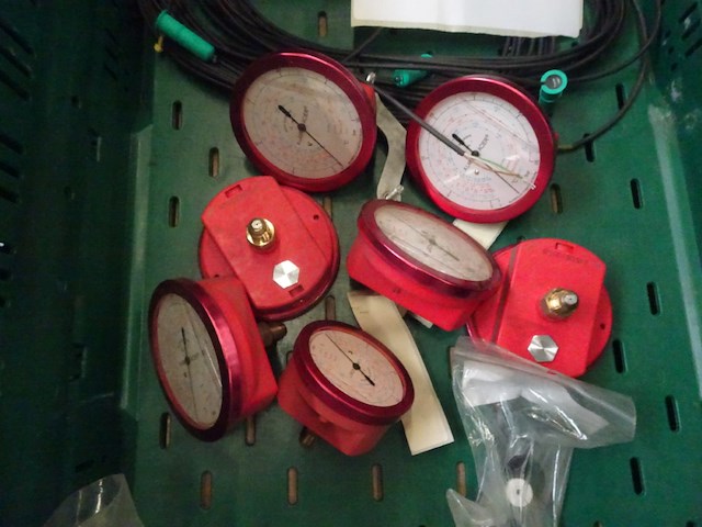 18x stapelbare kunststof bak + inhoud - afbeelding 30 van  50