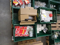 18x stapelbare kunststof bak + inhoud - afbeelding 23 van  50