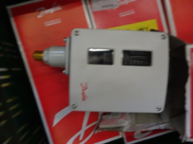 18x stapelbare kunststof bak + inhoud - afbeelding 45 van  50