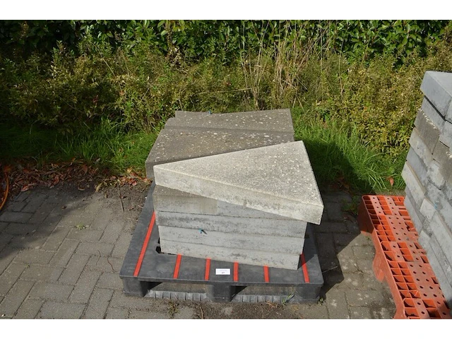 19 betonnen hoek borduren (zonder pvc pallet) - afbeelding 1 van  3