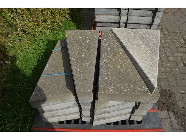 19 betonnen hoek borduren (zonder pvc pallet) - afbeelding 3 van  3