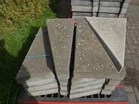 19 betonnen hoek borduren (zonder pvc pallet) - afbeelding 3 van  3