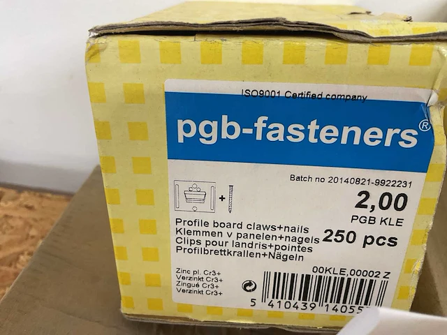 19 dozen gevelschroeven ; pluggen; metalen holle wand pluggen; gipsplaatpluggen - afbeelding 2 van  12
