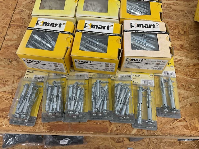 19 dozen gevelschroeven ; pluggen; metalen holle wand pluggen; gipsplaatpluggen - afbeelding 5 van  12