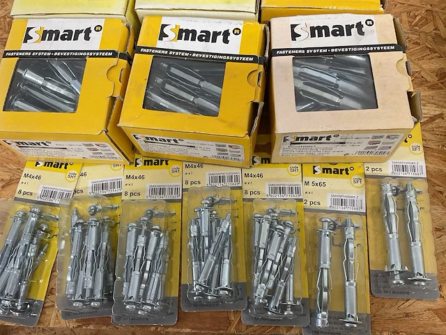 19 dozen gevelschroeven ; pluggen; metalen holle wand pluggen; gipsplaatpluggen - afbeelding 6 van  12