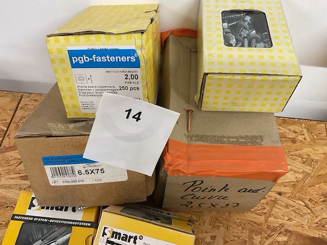 19 dozen gevelschroeven ; pluggen; metalen holle wand pluggen; gipsplaatpluggen - afbeelding 12 van  12