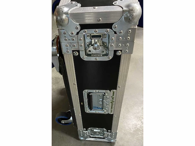 19" flightcase met extra diepte en zware wielplaat. - afbeelding 5 van  5