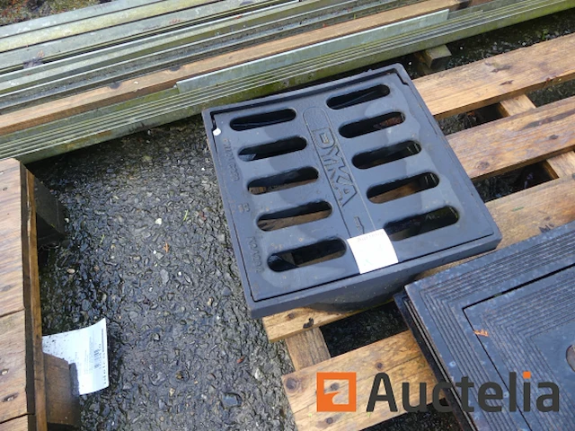 19 gegoten strijkijzer toezichtput deksels - afbeelding 2 van  5