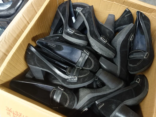 19 x diverse schoenen - afbeelding 1 van  2